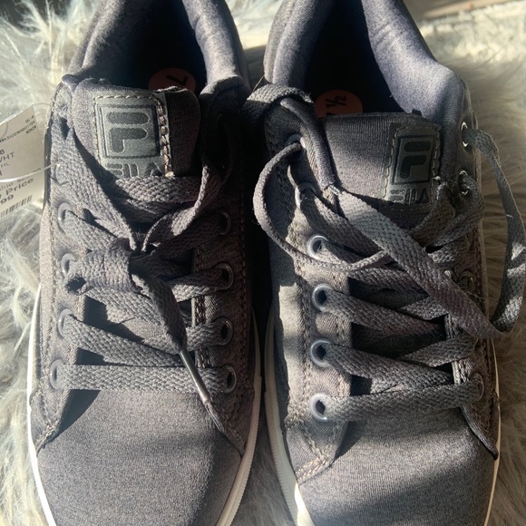 Kids Fila shoes - Picture 5 of 5